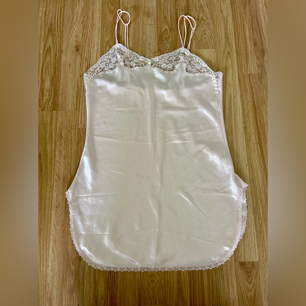 Victoria’s Secret Gold Label Vintage Elegant Pink Lace and Satin Slip - Large